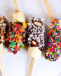 Chocolate Covered Bananas are the easiest snacks ever! Just 3 ingredients: banana, chocolate and coconut oil, plus whatever toppings you like such as crushed M&Ms, fruity pebble cereal, cinnamon toast crunch and colored sprinkles. Beautiful and irresistibly delicious! Quick and easy recipe. Kids friendly. Video recipe. | Tipbuzz.com #ChocolateCoveredBananas #ChocolateBananas