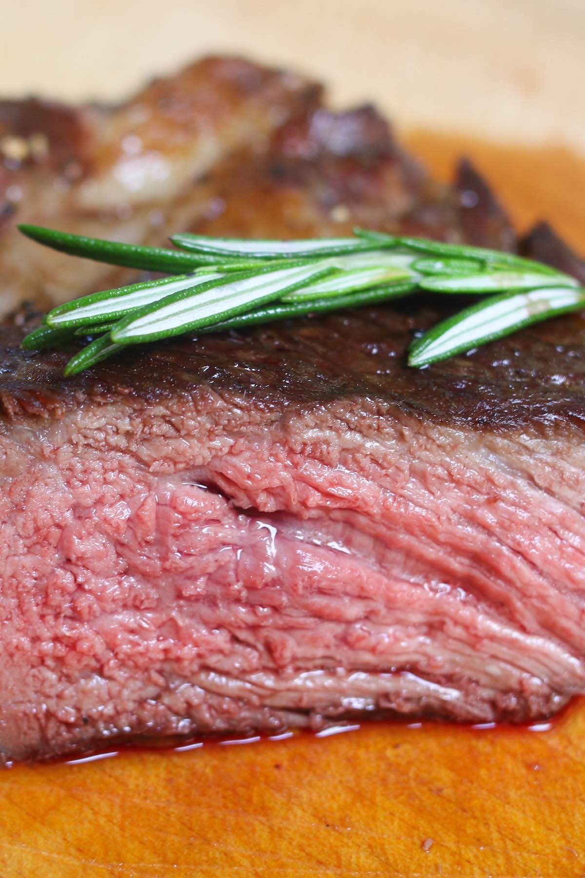Cross-sectional view of a chuck eye steak cooked medium and showing a pale pink color