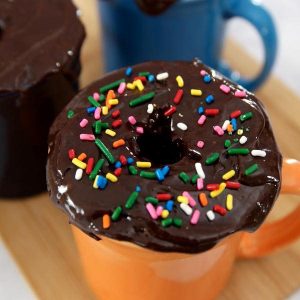 5 Minute Donut Mug Cake – A creamy, fluffy, delicious cake in a mug, ready in 5 minutes. It only requires a few simple ingredients: flour, sugar, baking powder, oil, milk, vanilla, chocolate chips, cream and nutmeg. So good and easy to make for the perfect dessert or snack. No bake. Vegetarian. Video recipe. | tipbuzz.com
