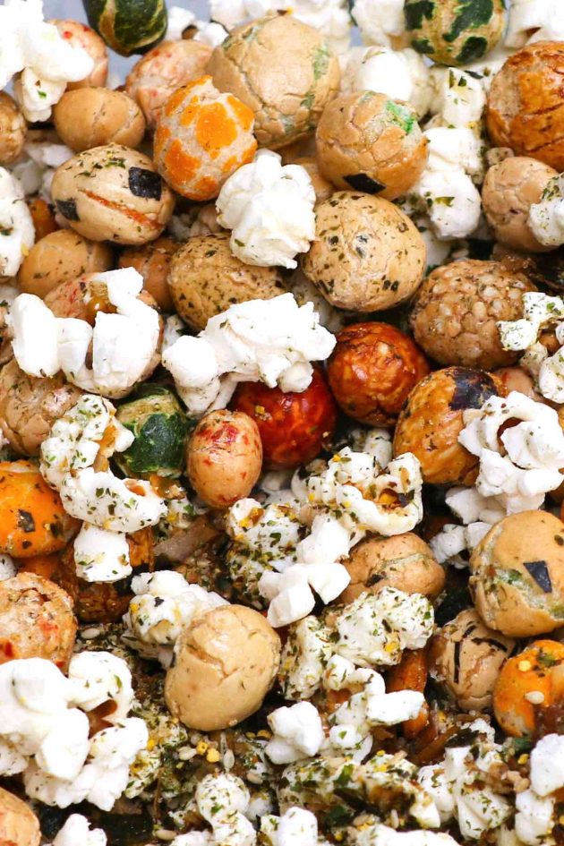 Closeup of hurricane popcorn showing furikake and Japanese rice crackers along with popped corn #HurricanePopcorn #HawaiianHurricanePopcorn