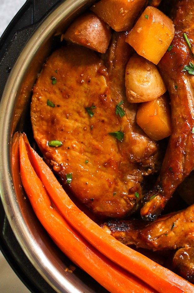 You will need only 5 ingredients and 30 minutes for this mouthwatering Instant Pot Pork Chops on your table!