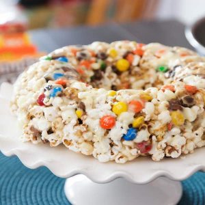 This Popcorn Cake recipe from TipBuzz shows how to make a no-bake cake out of popcorn, marshmallows and candy