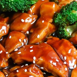 The easiest, most unbelievably delicious Teriyaki Chicken with Rice Bowls. And it’ll be on your dinner table in just 15 minutes. It’s much better than takeout! All you need is only a few ingredients: chicken breast, soy sauce, cider vinegar, honey and cornstarch. One of the best Asian dinner ideas! Served with rice and broccoli. Quick and easy dinner recipe. Video recipe. #Teriyaki #TeriyakiChicken #ChickenTeriyaki